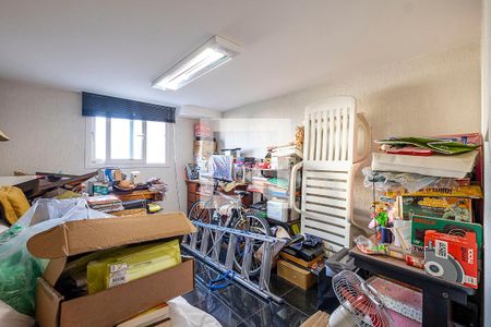 Casa à venda com 320m², 3 quartos e 4 vagas Casa à venda com 320m², 3 quartos e 4 vagasQuarto dos fundos 1