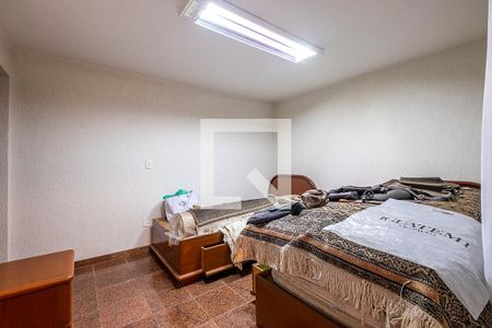 Casa à venda com 320m², 3 quartos e 4 vagas Casa à venda com 320m², 3 quartos e 4 vagasQuarto dos fundos 2