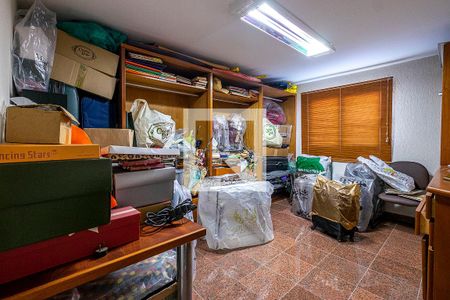 Casa à venda com 320m², 3 quartos e 4 vagas Casa à venda com 320m², 3 quartos e 4 vagasQuarto dos fundos 2