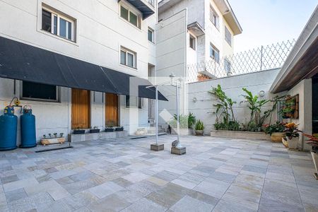 Casa à venda com 320m², 3 quartos e 4 vagas Casa à venda com 320m², 3 quartos e 4 vagasQuintal