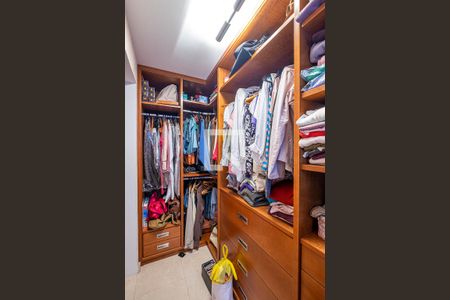 Casa à venda com 320m², 3 quartos e 4 vagas Casa à venda com 320m², 3 quartos e 4 vagasQuarto 3 - Closet