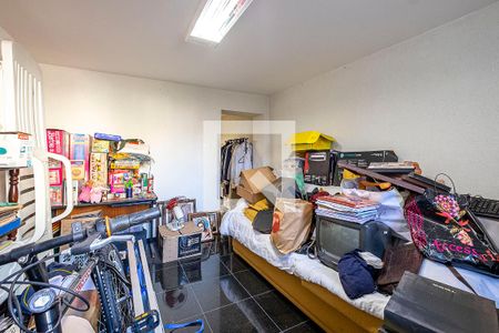 Casa à venda com 320m², 3 quartos e 4 vagas Casa à venda com 320m², 3 quartos e 4 vagasQuarto dos fundos 1