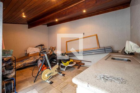 Casa à venda com 320m², 3 quartos e 4 vagas Casa à venda com 320m², 3 quartos e 4 vagasQuintal - Área Coberta