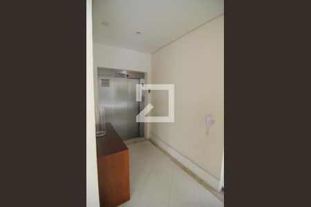 Apartamento para alugar com 68m², 2 quartos e 1 vagaHall social