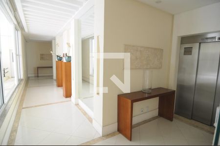 Apartamento para alugar com 68m², 2 quartos e 1 vagaHall social
