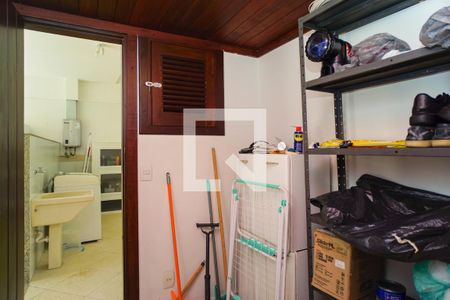 Casa à venda com 264m², 3 quartos e 3 vagasQuarto de Serviço
