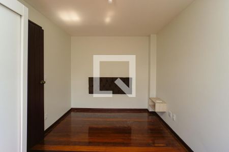 Casa à venda com 264m², 3 quartos e 3 vagasQuarto 2