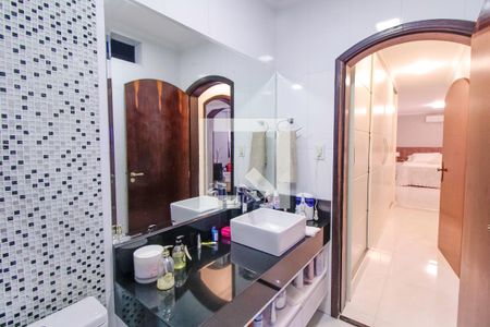 Casa à venda com 130m², 4 quartos e sem vagaBanheiro da Suíte