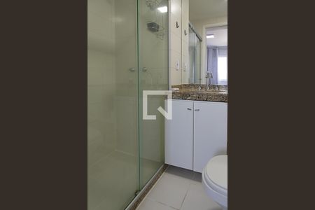 Apartamento à venda com 148m², 2 quartos e 2 vagas Apartamento à venda com 148m², 2 quartos e 2 vagasBanheiro da suíte