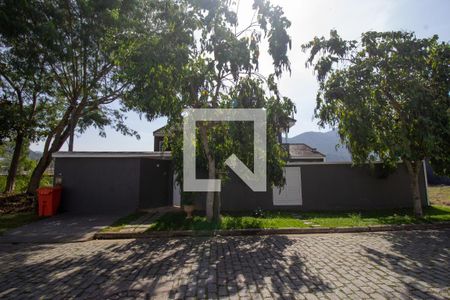Casa de condomínio à venda com 400m², 3 quartos e 1 vaga Casa de condomínio à venda com 400m², 3 quartos e 1 vagaFachada da Casa