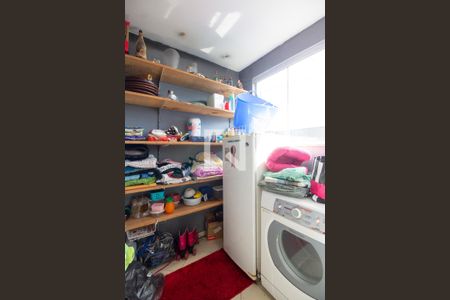 Casa de condomínio à venda com 400m², 3 quartos e 1 vaga Casa de condomínio à venda com 400m², 3 quartos e 1 vagaÁrea de Serviço