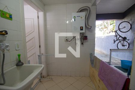 Casa de condomínio à venda com 400m², 3 quartos e 1 vaga Casa de condomínio à venda com 400m², 3 quartos e 1 vagaÁrea de Serviço