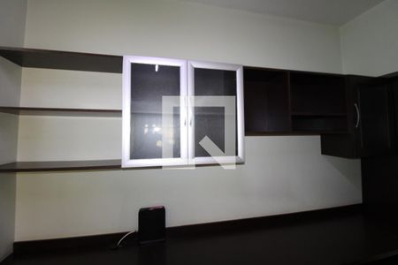 Casa para alugar com 234m², 4 quartos e 2 vagasEscritório