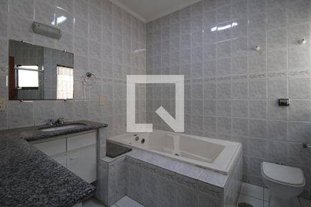 Casa para alugar com 234m², 4 quartos e 2 vagasBanheiro do Quarto 4 (suíte master)