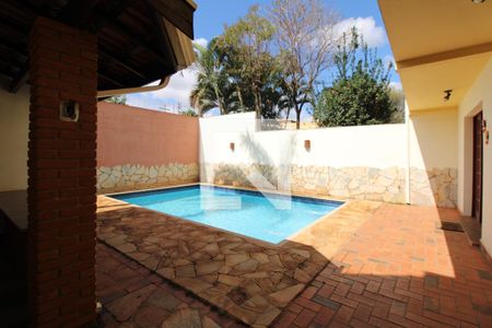 Casa para alugar com 234m², 4 quartos e 2 vagasQuintal - Piscina