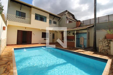 Casa para alugar com 234m², 4 quartos e 2 vagasQuintal - Piscina