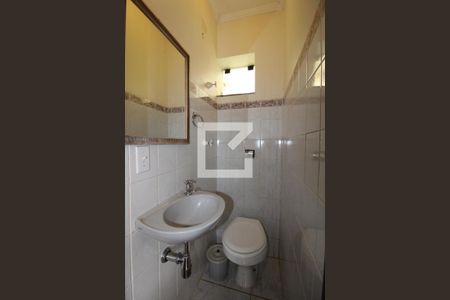 Casa para alugar com 234m², 4 quartos e 2 vagasBanheiro da Sala de TV