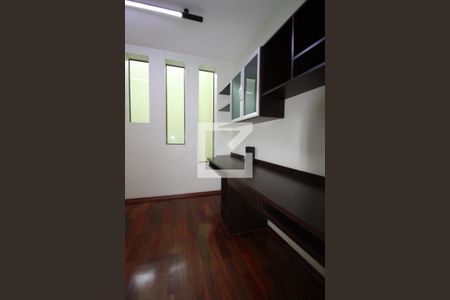 Casa para alugar com 234m², 4 quartos e 2 vagasEscritório