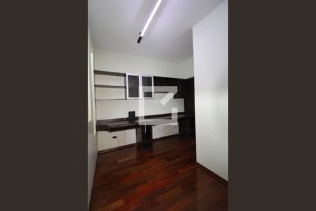 Casa para alugar com 234m², 4 quartos e 2 vagasEscritório