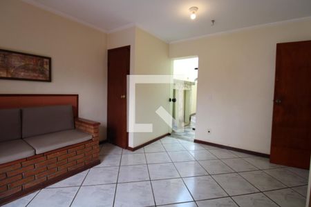 Sala de TV de casa à venda com 4 quartos, 234m² em Cidade Universitária, Campinas