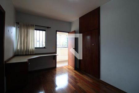 Casa para alugar com 234m², 4 quartos e 2 vagasQuarto 2 (suíte)