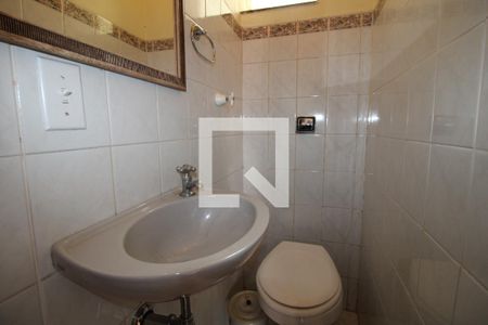 Casa para alugar com 234m², 4 quartos e 2 vagasBanheiro da Sala de TV