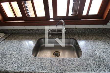 Casa para alugar com 234m², 4 quartos e 2 vagasCozinha