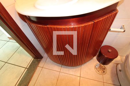 Casa para alugar com 234m², 4 quartos e 2 vagasBanheiro americano (social e suíte 1)