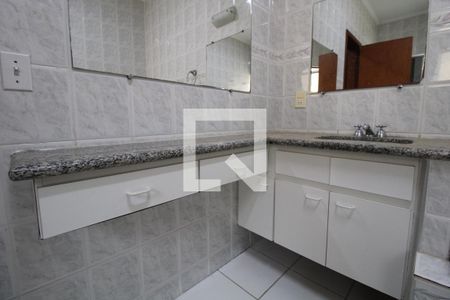 Casa para alugar com 234m², 4 quartos e 2 vagasBanheiro do Quarto 4 (suíte master)