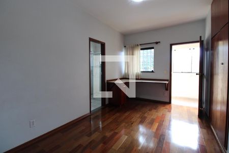 Casa para alugar com 234m², 4 quartos e 2 vagasQuarto 2 (suíte)