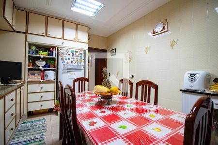 Casa à venda com 108m², 3 quartos e 2 vagas Casa à venda com 108m², 3 quartos e 2 vagasCozinha