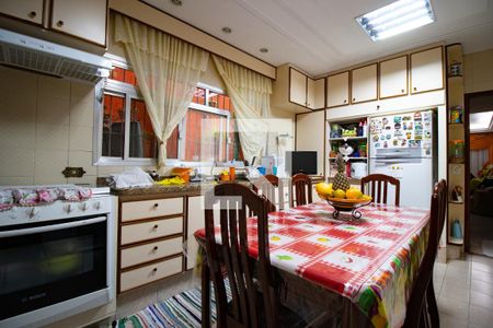 Casa à venda com 108m², 3 quartos e 2 vagas Casa à venda com 108m², 3 quartos e 2 vagasCozinha