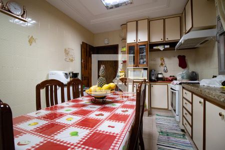 Casa à venda com 108m², 3 quartos e 2 vagas Casa à venda com 108m², 3 quartos e 2 vagasCozinha