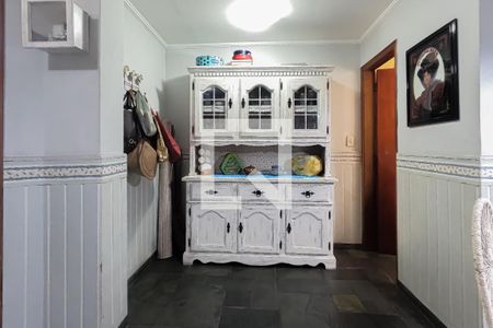 Casa à venda com 240m², 4 quartos e 3 vagas Casa à venda com 240m², 4 quartos e 3 vagasCozinha e Área de Serviço