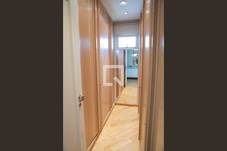 Casa à venda com 693m², 8 quartos e 8 vagas Casa à venda com 693m², 8 quartos e 8 vagasCloset