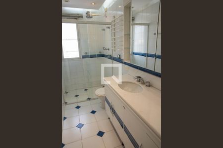 Casa à venda com 693m², 8 quartos e 8 vagas Casa à venda com 693m², 8 quartos e 8 vagasBanheiro da Suíte 4