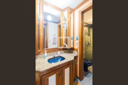 Apartamento à venda com 126m², 3 quartos e 1 vaga Apartamento à venda com 126m², 3 quartos e 1 vagaBanheiro Corredor