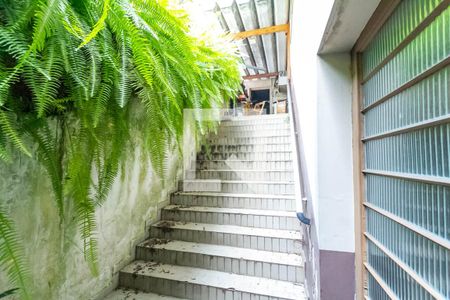 Casa para alugar com 250m², 4 quartos e 4 vagasEscada