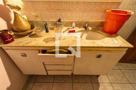 Casa para alugar com 250m², 4 quartos e 4 vagasBanheiro Social