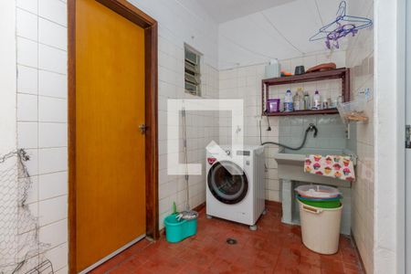 Casa à venda com 200m², 3 quartos e 2 vagas Casa à venda com 200m², 3 quartos e 2 vagasLavanderia