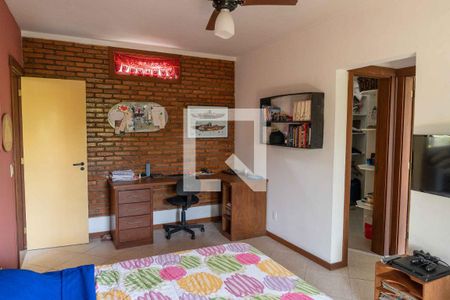 Casa de condomínio à venda com 300m², 4 quartos e 2 vagas Casa de condomínio à venda com 300m², 4 quartos e 2 vagasSuíte