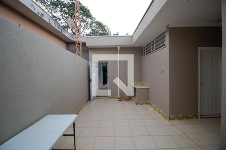 Casa à venda com 176m², 3 quartos e 4 vagas Casa à venda com 176m², 3 quartos e 4 vagasQuintal