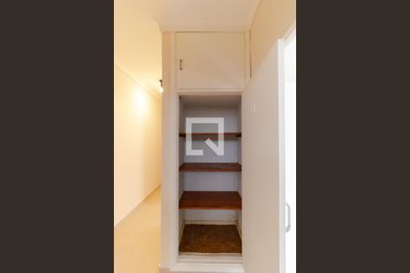 Casa à venda com 176m², 3 quartos e 4 vagas Casa à venda com 176m², 3 quartos e 4 vagasCorredor - Armário