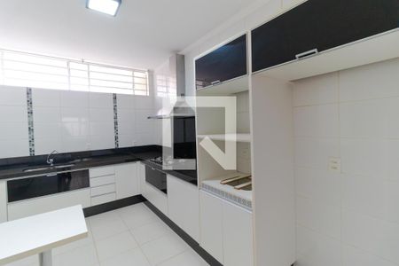 Casa à venda com 176m², 3 quartos e 4 vagas Casa à venda com 176m², 3 quartos e 4 vagasCozinha