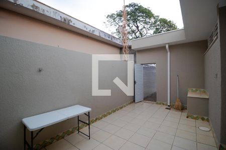 Casa à venda com 176m², 3 quartos e 4 vagas Casa à venda com 176m², 3 quartos e 4 vagasQuintal