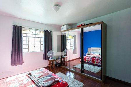 Casa à venda com 177m², 4 quartos e 2 vagas Casa à venda com 177m², 4 quartos e 2 vagasSuíte