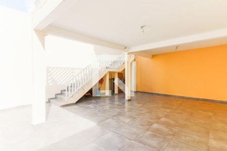 Casa à venda com 240m², 3 quartos e 5 vagas Casa à venda com 240m², 3 quartos e 5 vagasGaragem