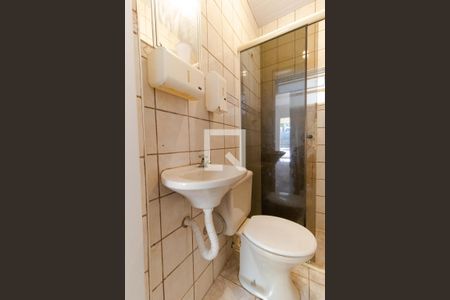 Casa à venda com 71m², 2 quartos e 5 vagas Casa à venda com 71m², 2 quartos e 5 vagasBanheiro