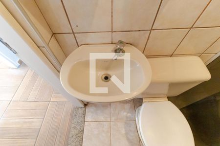 Casa à venda com 71m², 2 quartos e 5 vagas Casa à venda com 71m², 2 quartos e 5 vagasBanheiro