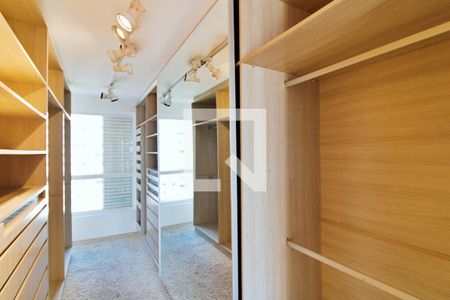 Apartamento à venda com 366m², 3 quartos e 4 vagas Apartamento à venda com 366m², 3 quartos e 4 vagasCloset da Suíte